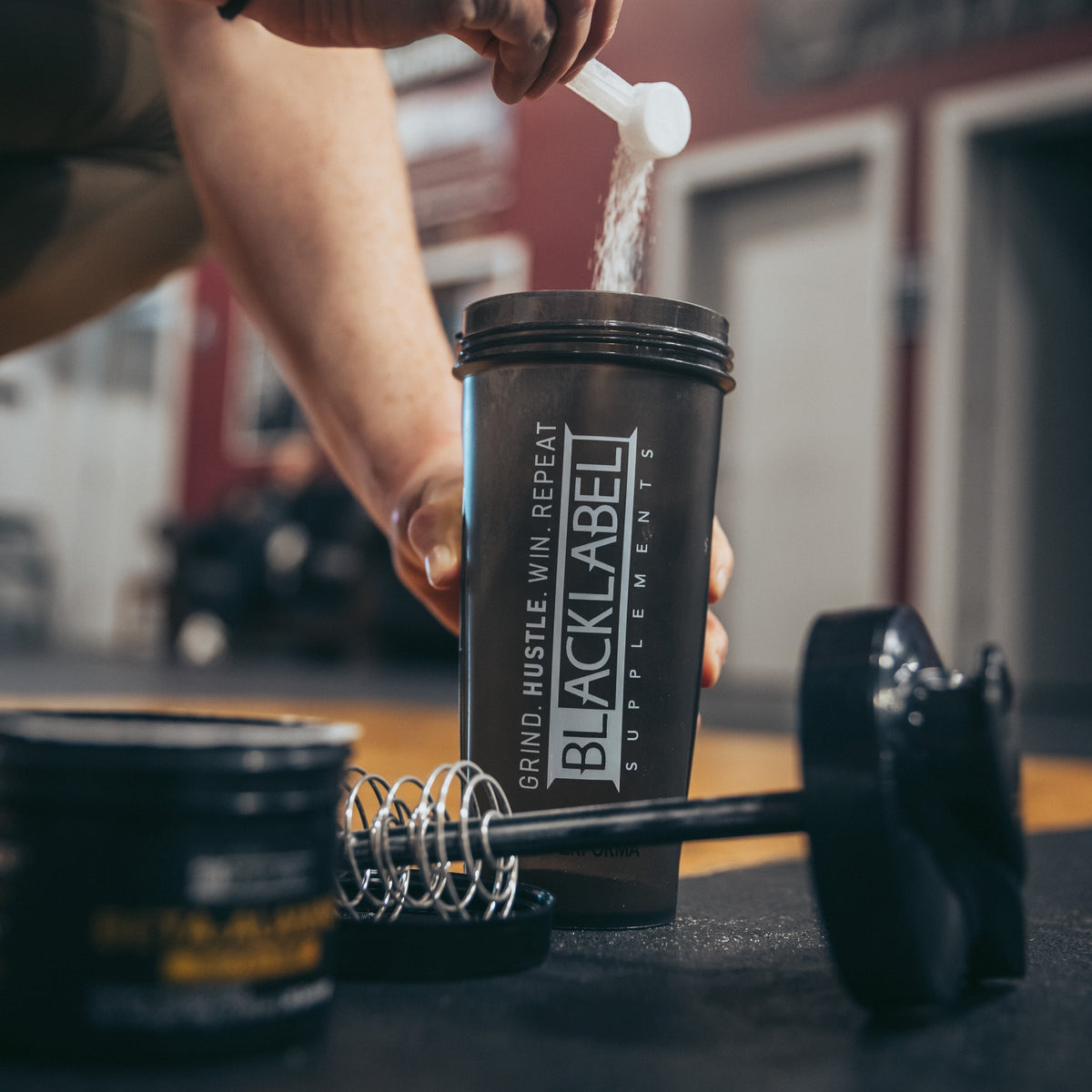 28 oz Shaker Bottle for Protein Fitness Drinks