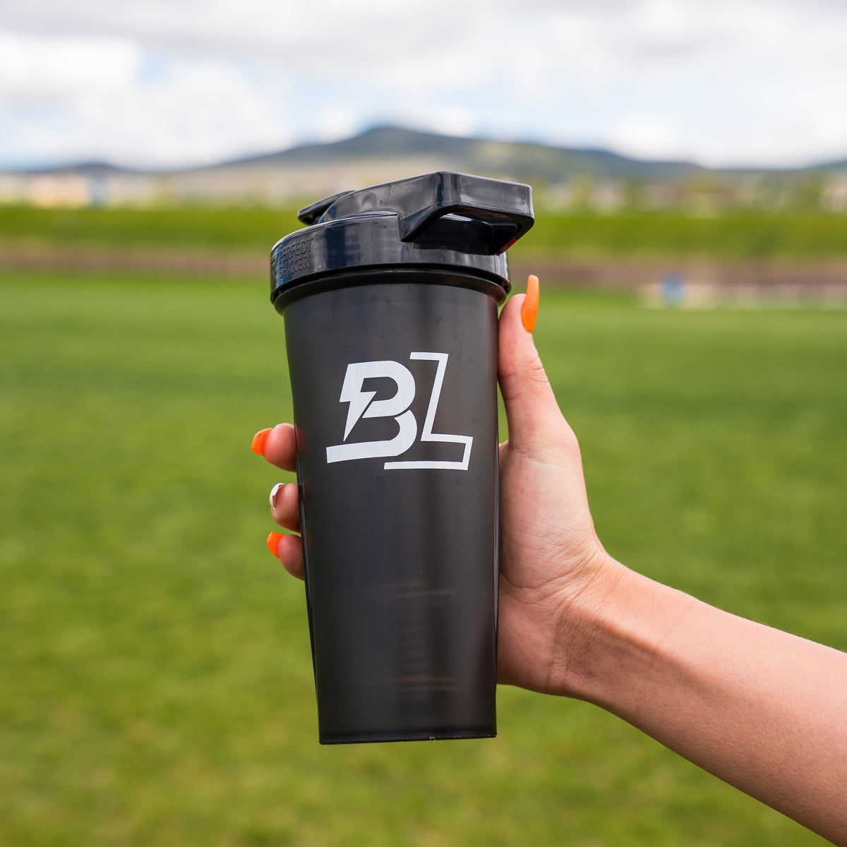 28 oz Shaker Bottle for Protein Fitness Drinks